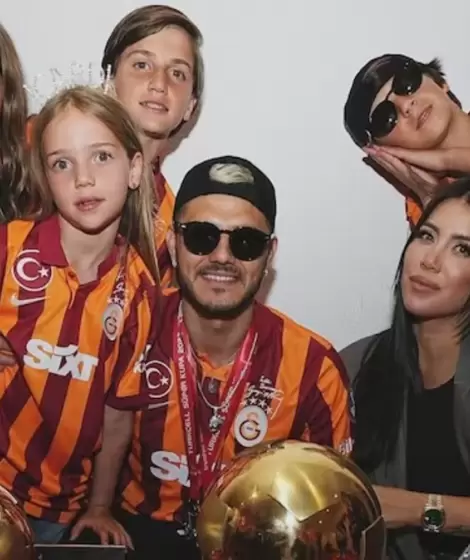 Mauro Icardi y Wanda Nara junto a sus hijos