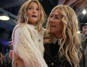 Mila Yankelevich junto a su abuela Cris Morena
