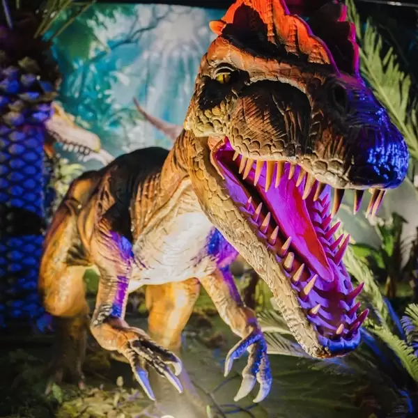 Tambin se puede visitar la rplica del dinosaurio ms grande del mundo, hallado en Chubut, en el Parque de la Innovacin (Parque TAIS).
