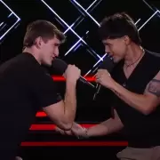 La mejor batalla al ritmo de Elvis! El duelo que enloqueci a las redes y catapult al posible ganador de La Voz Argentina