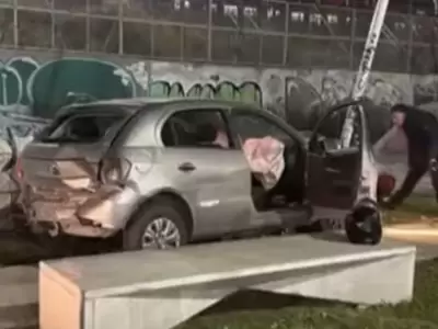 Le apuntó a una jubilada sin piedad para robarle el auto, escapó, lo persiguieron y chocó: era policía - Image 3