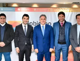 Martín Llaryora (Córdoba), Maximiliano Pullaro (Santa Fe), Carlos Sadir (Jujuy), Ignacio Torres (Chubut) y Claudio Vidal (Santa Cruz)