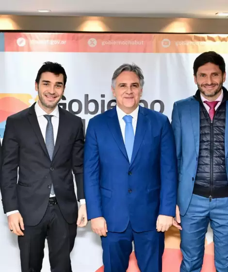 Martn Llaryora (Crdoba), Maximiliano Pullaro (Santa Fe), Carlos Sadir (Jujuy), Ignacio Torres (Chubut) y Claudio Vidal (Santa Cruz)