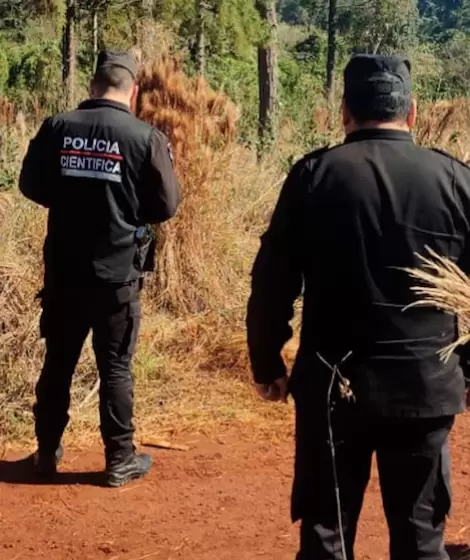 Estaba semidesnudo, cubierto de barro, con cortes en el rostro, heridas profundas y sin los ojos.