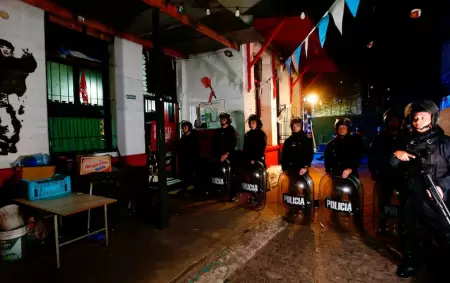 La Policía de la Ciudad durante el desalojo del predio de Bonpland 1660.