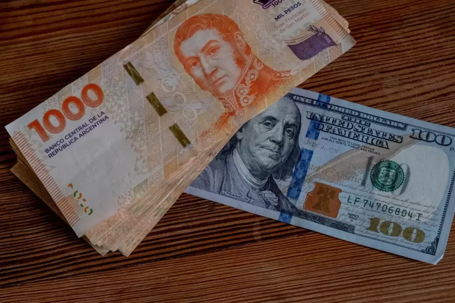 El dlar oficial se dispara a casi $ 1.400