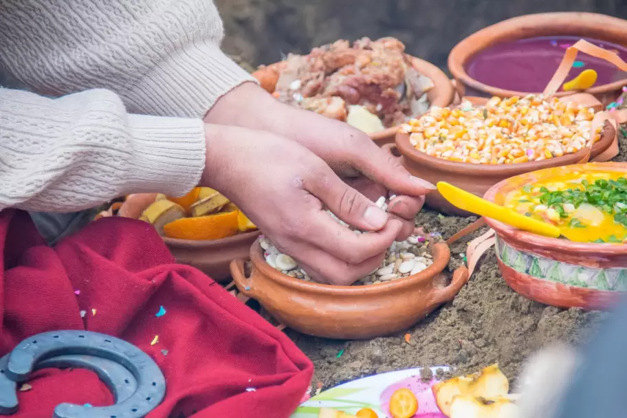 Es posible reemplazar el ritual de la caa con ruda con otras ofrendas a la Pachamama