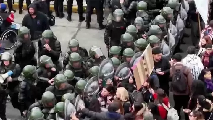 La Gendarmera le peg a los discapacitados.