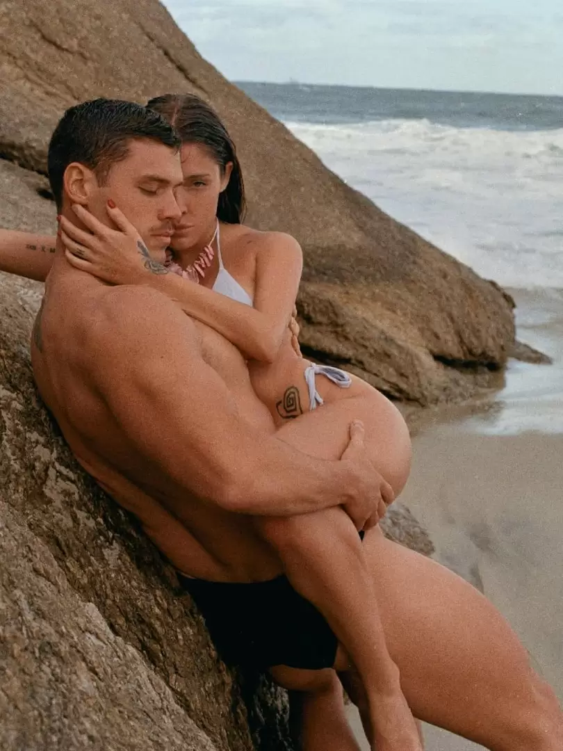 Las sensuales postales de Sofa Gonet y un misterioso hombre en las playas de Ro de Janeiro, que despertaron los celos de Homero Pettinato.