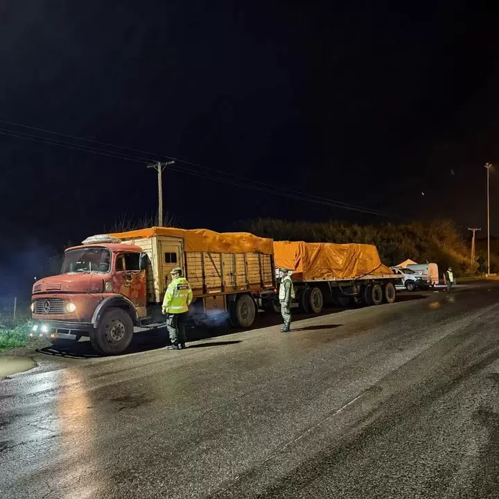 Interceptaron un camin de cargas generales que se diriga desde Capital Federal hacia el interior de la provincia de Buenos Aires.