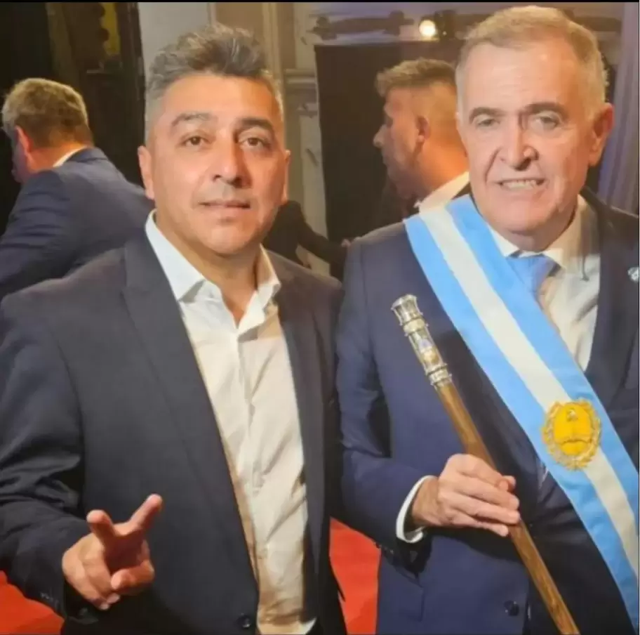 El director general de Transporte de Tucumn, Sergio Miguel Apestey, junto al gobernador Osvaldo Jaldo.