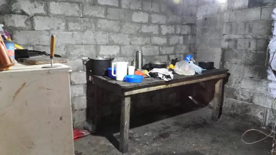 Piel humana en platos para perros, restos seos enterrados y cinco desaparecidos que apuntan a un solo nombre