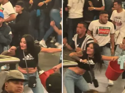 La mujer empu un cuchillo antes del recital de Damas Gratis