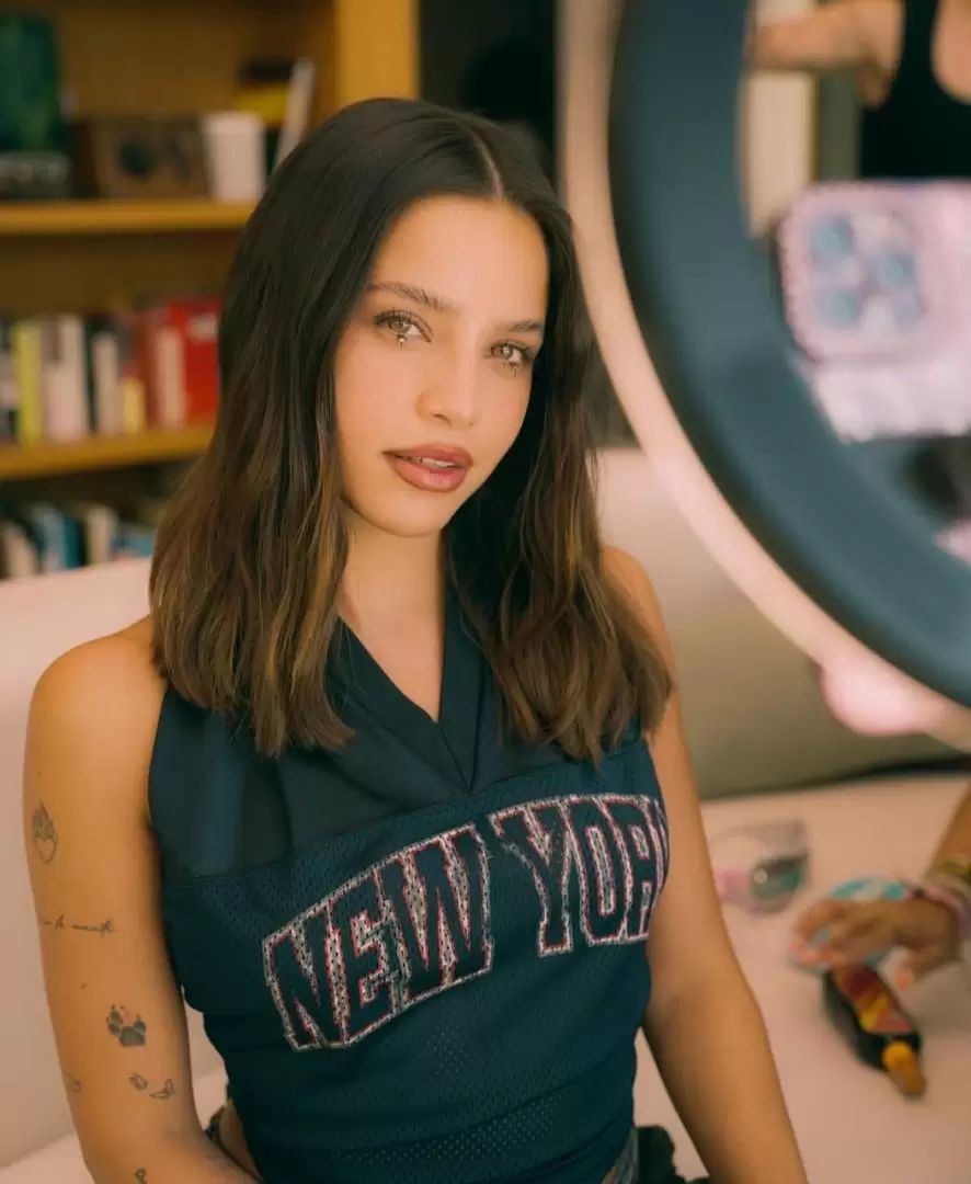 Emilia Mernes sac un nuevo EP donde habla de las crticas que recibe por su perfil de "mujer perfecta"