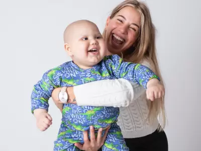 Bruno junto a su mam, Neida