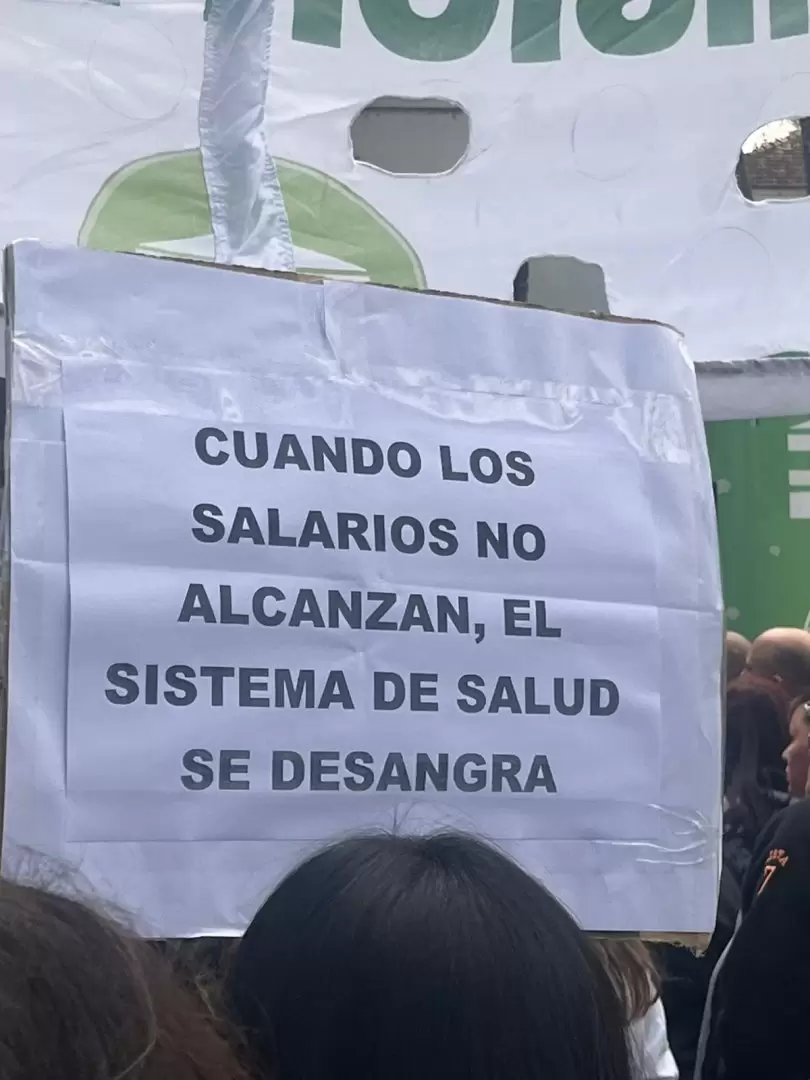 El 11 de julio se llev a cabo una masiva convocatoria de profesionales, docentes, no docentes, pacientes y estudiantes a las puertas del edificio