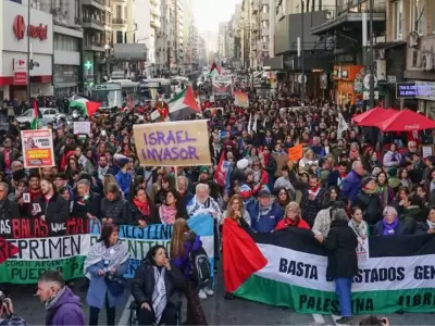 La marcha en Buenos Aires del cacerolazo global por Palestina del 9 de agosto de 2025.