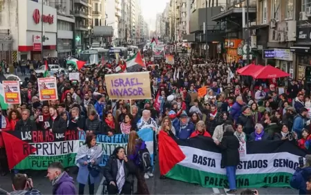 La marcha en Buenos Aires del cacerolazo global por Palestina del 9 de agosto de 2025.