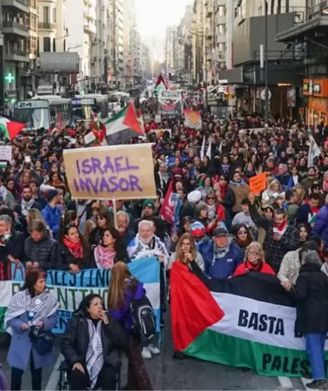 La marcha en Buenos Aires del cacerolazo global por Palestina del 9 de agosto de 2025.