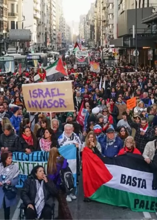 La marcha en Buenos Aires del cacerolazo global por Palestina del 9 de agosto de 2025.