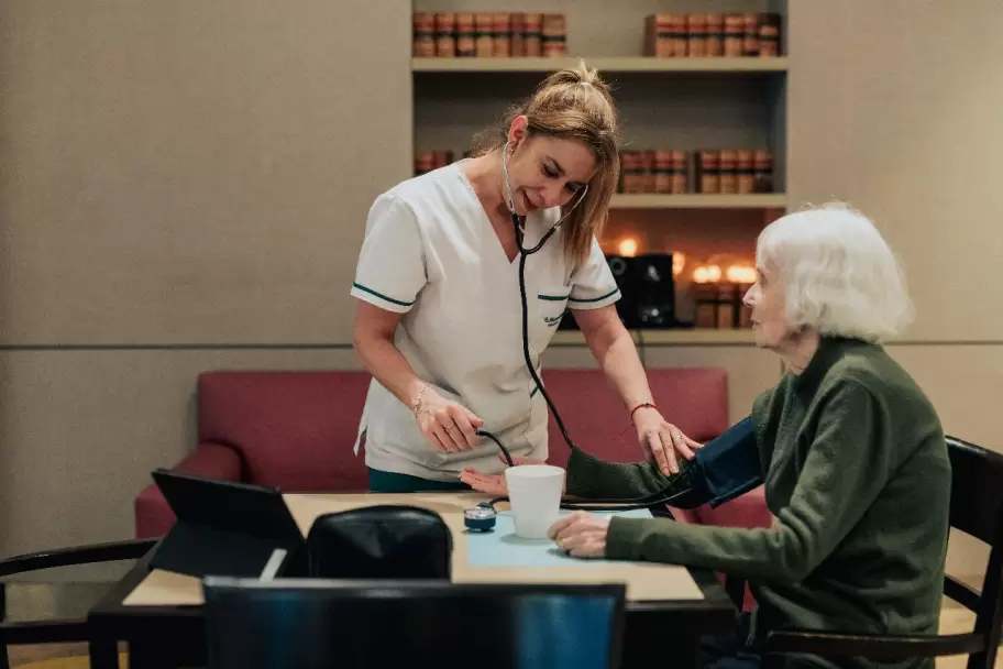 La formacin de cuidadores de personas mayores debe contemplar una serie de caractersticas