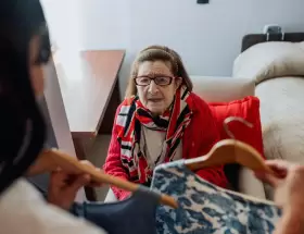 Los asistentes gerontológicos ya no solo deben cuidar, sino acompañar ese cuidado con promoción de autonomía