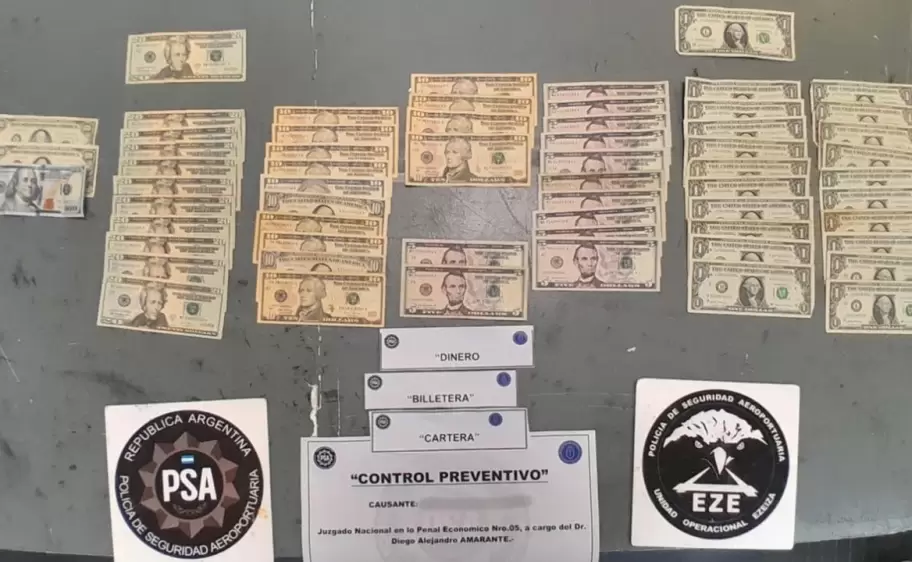 Renan en su poder varios billetes de distintas divisas, lo que arroj un total de 93.920 dlares estadounidenses y 15.730 euros.