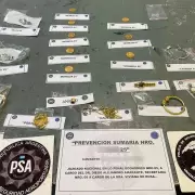 Escndalo en Ezeiza: una azafata de Aerolneas Argentinas cay con un contrabando millonario de joyas, Rolex, iPhones y dlares