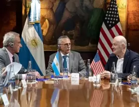 Los ministros Mario Lugones y Federico Sturzenegger