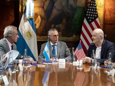 Los ministros Mario Lugones y Federico Sturzenegger