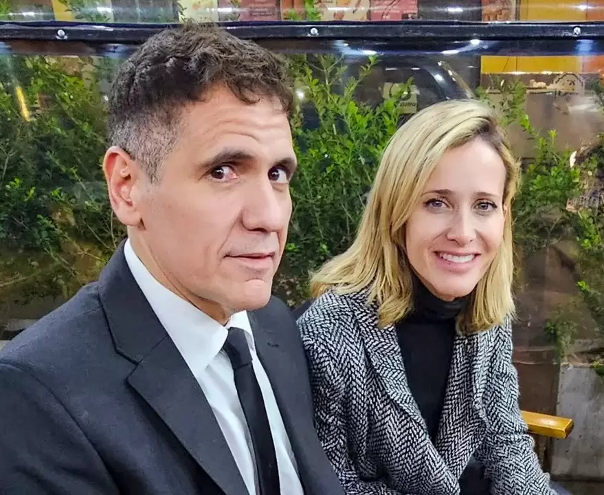 Julieta Prandi junto a su abogado, Javier Baos.