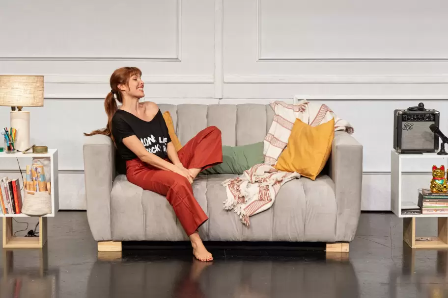 En Mi amiga y yo, Scaglione disfruta de la cercana con el pblico, algo que no siempre le dio el musical