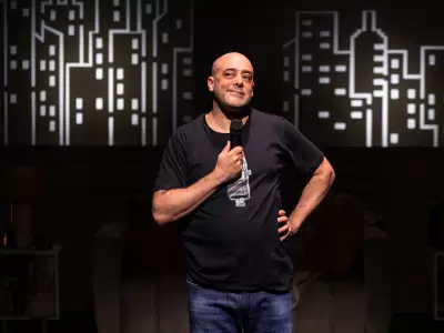 Entre risas, lanza un titular para esta etapa de su vida: "Disfrtenlo porque me queda poco".