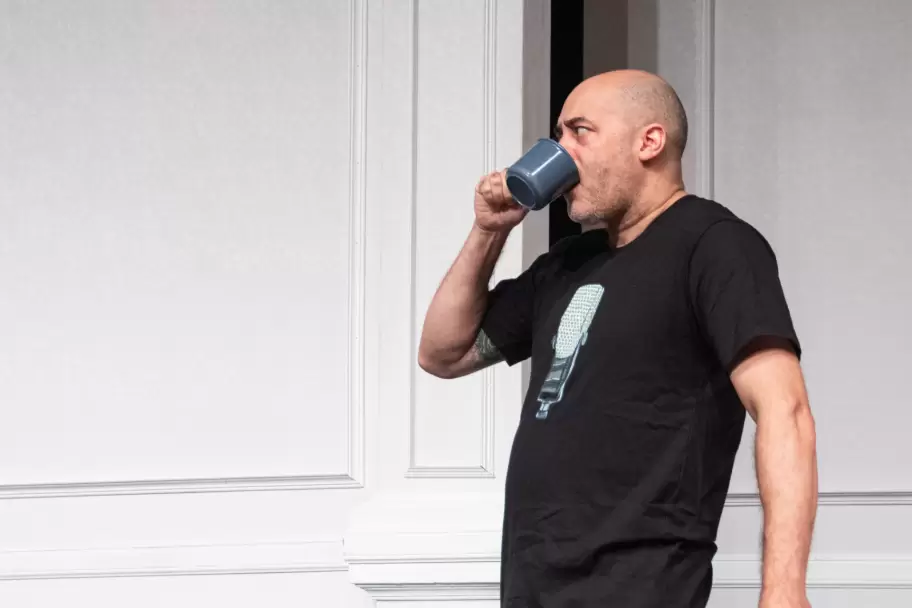 Mi amiga y yo. Una comedia que mezcla teatro, stand-up y msica en vivo