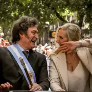 El barco se hunde y el capitn no se baja: Milei puso a Karina y Martn Menem en primera lnea de su foto con los candidatos