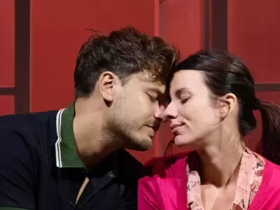 Gimena Accardi y Andrs Gil comparten escenario en la obra teatral "En otras palabras"