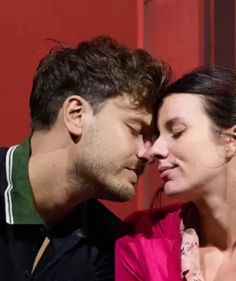 Gimena Accardi y Andrs Gil comparten escenario en la obra teatral "En otras palabras"