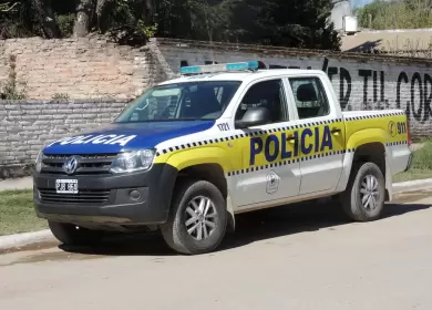 Policía mató a un perro y amenazó a su dueña con sus hijos