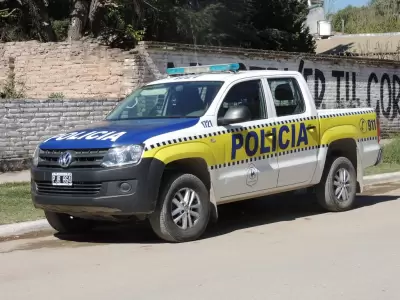 Polica mat a un perro y amenaz a su duea con sus hijos