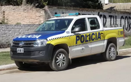 Policía mató a un perro y amenazó a su dueña con sus hijos