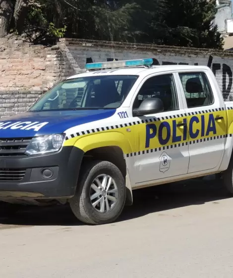 Polica mat a un perro y amenaz a su duea con sus hijos