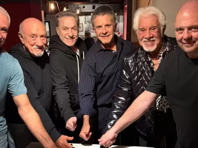 Antonio Grimau, Osvaldo Laport, Ral Lavi y Osvaldo Santoro se ponen en la piel de cuatro amigos dispuestos a todo