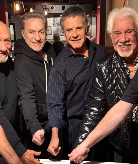 Antonio Grimau, Osvaldo Laport, Ral Lavi y Osvaldo Santoro se ponen en la piel de cuatro amigos dispuestos a todo