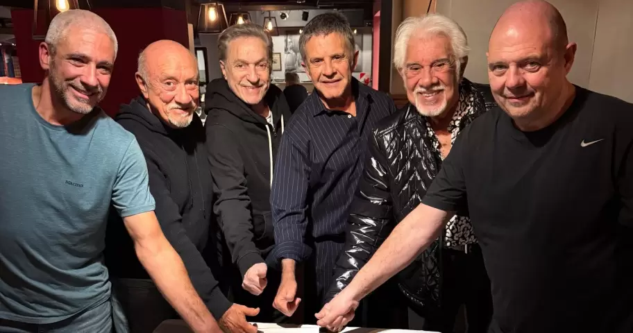 Antonio Grimau, Osvaldo Laport, Ral Lavi y Osvaldo Santoro se ponen en la piel de cuatro amigos dispuestos a todo