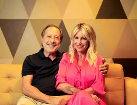 Guillermo Francella y Florencia Pe�a protagonizaron la versi�n argentina de Casados con Hijos.