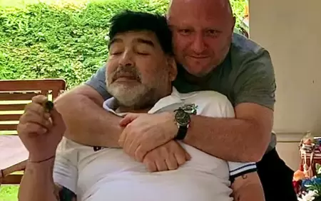 El histórico amigo del Diez rompió el silencio tras el acuerdo judicial con el periodista, que lo había acusado de llevarle droga a Diego