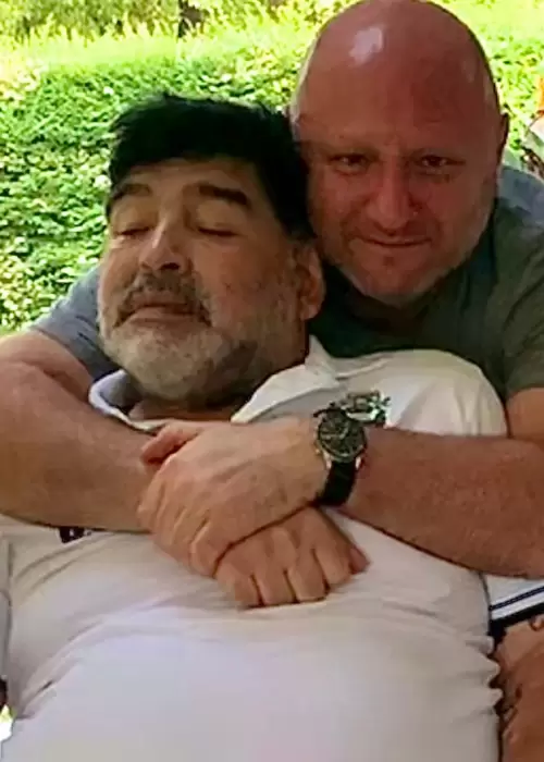 El histórico amigo del Diez rompió el silencio tras el acuerdo judicial con el periodista, que lo había acusado de llevarle droga a Diego