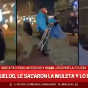 Violencia policial: le sacaron las muletas y empujaron a un vendedor ambulante con discapacidad
