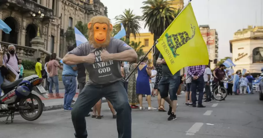 Libertarios en la cuerda floja