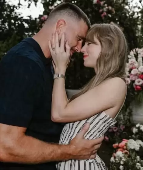 Taylor Swift y Travis Kelce comprometidos